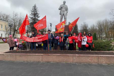 Подмосковные коммунисты в рабочем строю