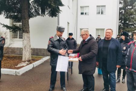 Московская область. Руководитель фракции КПРФ Александр Наумов поздравил сотрудников полиции г.о. Домодедово с праздником