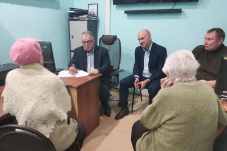 Руководитель фракции КПРФ в Мособлдуме Александр Наумов провел прием граждан в Озерах