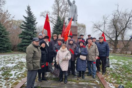Подмосковные коммунисты: Великому Октябрю 1917 года – слава!