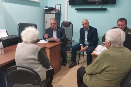 Руководитель фракции КПРФ в Мособлдуме Александр Наумов провел прием граждан в Озерах