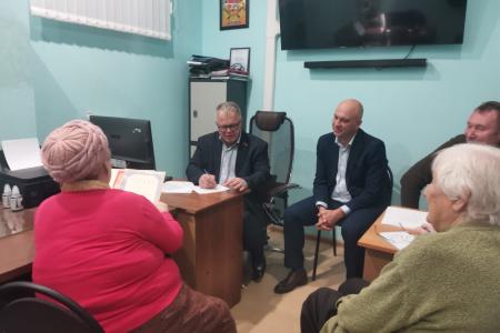 Руководитель фракции КПРФ в Мособлдуме Александр Наумов провел прием граждан в Озерах