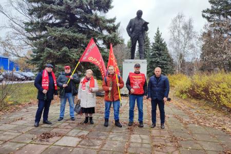 Подмосковные коммунисты: Великому Октябрю 1917 года – слава!