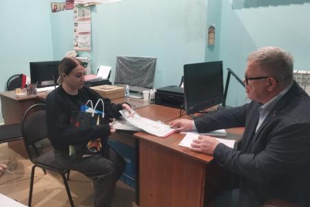 Руководитель фракции КПРФ в Мособлдуме Александр Наумов провел прием граждан в Озерах