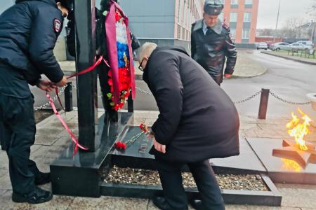 Московская область. Руководитель фракции КПРФ Александр Наумов поздравил сотрудников полиции г.о. Домодедово с праздником