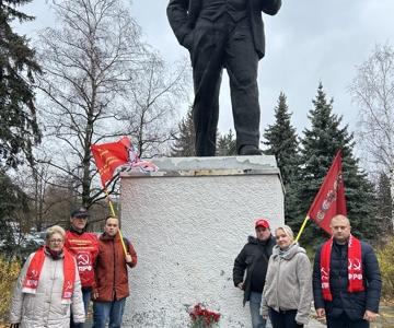 Подмосковные коммунисты: Великому Октябрю 1917 года – слава!