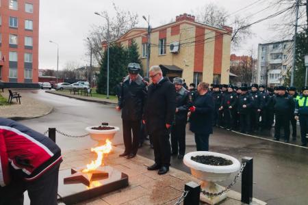 Московская область. Руководитель фракции КПРФ Александр Наумов поздравил сотрудников полиции г.о. Домодедово с праздником