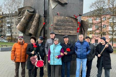 Подмосковные коммунисты: Наша работа ради Победы! Вперед, товарищи!