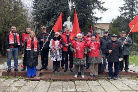 Подмосковные коммунисты: Великому Октябрю 1917 года – слава!