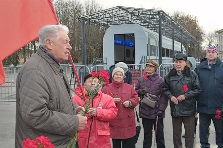 В Великом Новгороде отметили годовщину Великого Октября