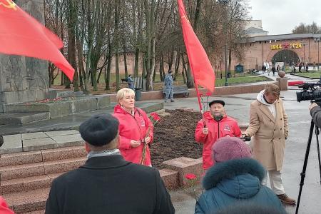 В Великом Новгороде отметили годовщину Великого Октября