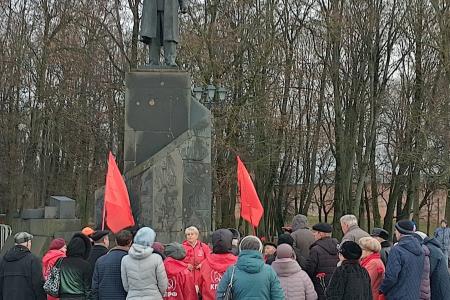 В Великом Новгороде отметили годовщину Великого Октября