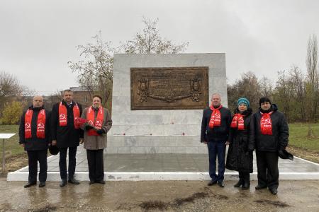 Волгоградская область. Депутаты КПРФ почтили память героев-сталинградцев