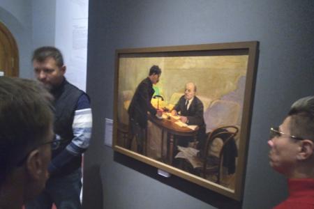 Московские коммунисты организовали экскурсию по выставке «Ленин»