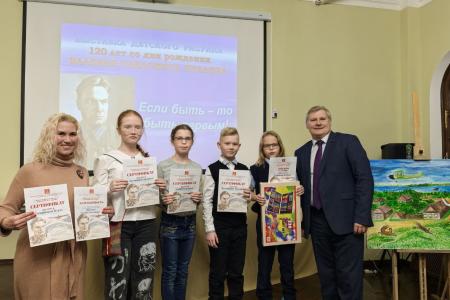 Нижегородская область. КПРФ наградила юных художников, принявших участие в выставке, посвященной юбилею советского летчика Валерия Чкалова