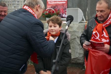 Нижегородские коммунисты отметили 107-ю годовщину Октябрьской революции