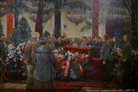 Московские коммунисты организовали экскурсию по выставке «Ленин»
