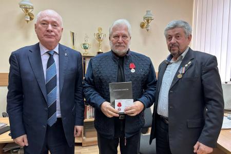 Представитель Нижегородского отделения КПРФ Владимир Дзержинский провел серию рабочих встреч в Луганске