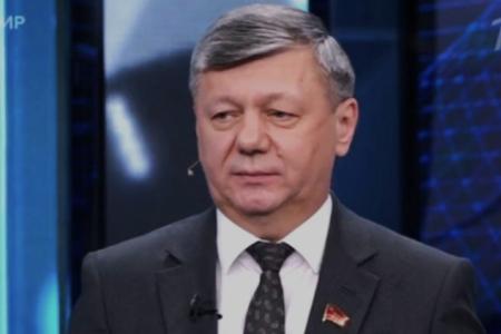 Дмитрий Новиков на Первом канале посоветовал всем читать газеты «Правда» и «Советская Россия»