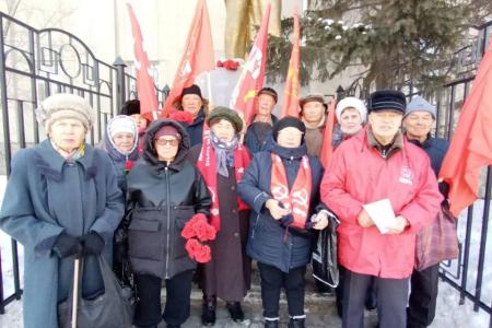 Кинолекторий, автопробег, экскурсия для школьников и митинги – День Великого Октября в Забайкалье