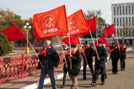 Коммунисты отметили 104-ю годовщину автономии Калмыкии