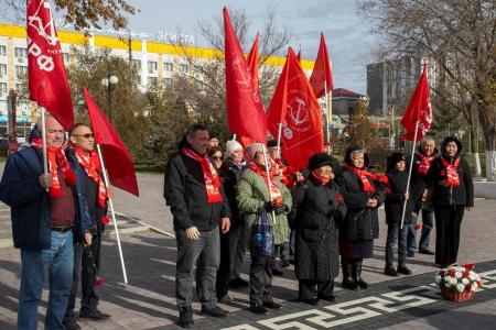 Коммунисты отметили 104-ю годовщину автономии Калмыкии