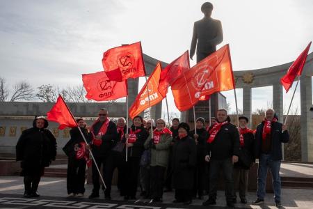Коммунисты отметили 104-ю годовщину автономии Калмыкии