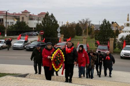 Коммунисты отметили День памяти воинов 110-й Отдельной Калмыцкой кавалерийской дивизии
