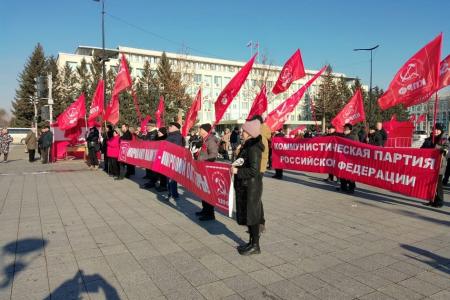 Митинг в честь 107-летия Великого Октября прошел в Благовещенске