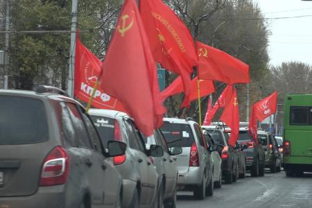 В Саратове состоялся автопробег КПРФ, посвященный 107-й годовщине Великого Октября