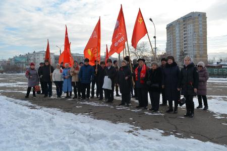 Кинолекторий, автопробег, экскурсия для школьников и митинги – День Великого Октября в Забайкалье