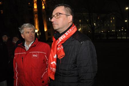 Ленинград. В день революции коммунисты пришли к крейсеру «Аврора»