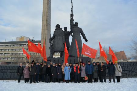 Кинолекторий, автопробег, экскурсия для школьников и митинги – День Великого Октября в Забайкалье