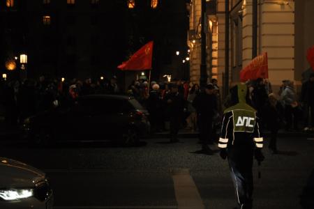 Ленинград. В день революции коммунисты пришли к крейсеру «Аврора»