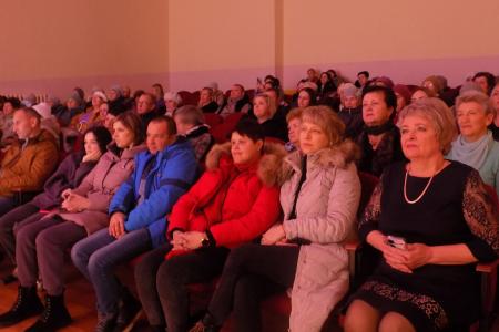 Воронежские коммунисты поздравили матерей с их праздником, пожелав долгих лет жизни и мирного неба
