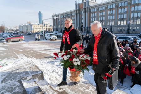 Свердловские коммунисты отметили День Великой Октябрьской социалистической революции