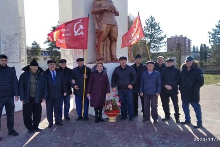 Мы по национальности - Советские! Коммунисты многонациональной Карачаево-Черкесии отметили 107-ю годовщину Великого Октября