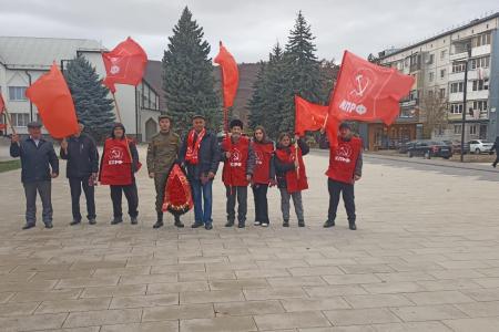 Мы по национальности - Советские! Коммунисты многонациональной Карачаево-Черкесии отметили 107-ю годовщину Великого Октября