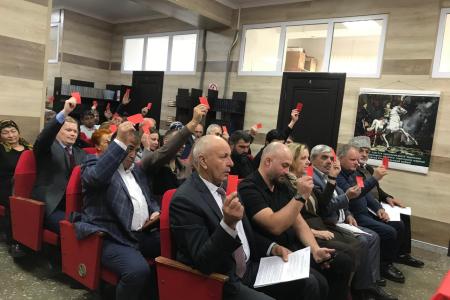 Это недопустимо! На очередном форуме коммунистов Карачаево-Черкесии вновь поднят вопрос о драпировке памятника Ленину в Черкесске 9 мая