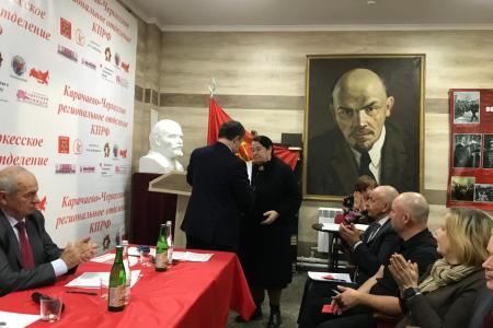 Это недопустимо! На очередном форуме коммунистов Карачаево-Черкесии вновь поднят вопрос о драпировке памятника Ленину в Черкесске 9 мая