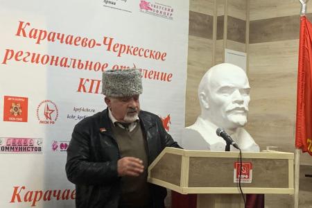 Это недопустимо! На очередном форуме коммунистов Карачаево-Черкесии вновь поднят вопрос о драпировке памятника Ленину в Черкесске 9 мая