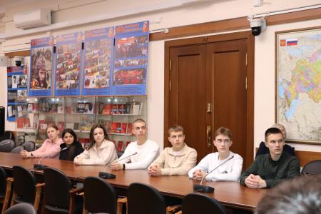 Экскурсия школьников из Богородицка Тульской области в Государственную Думу: знакомство с миром политики
