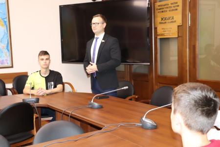 Экскурсия школьников из Богородицка Тульской области в Государственную Думу: знакомство с миром политики