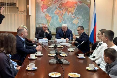 К.К. Тайсаев встретился в Госдуме с детьми из Запорожской области и Луганской народной республики