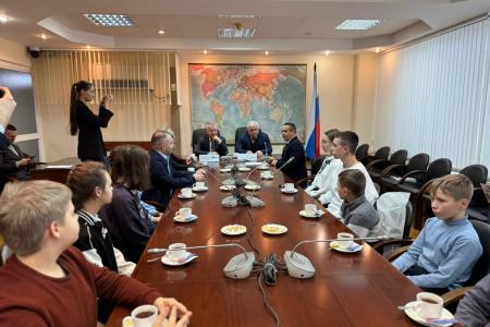 К.К. Тайсаев встретился в Госдуме с детьми из Запорожской области и Луганской народной республики