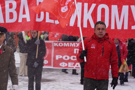 Ульяновский обком КПРФ отметил 107-ю годовщину Великой Октябрьской социалистической революции традиционной демонстрацией и митингом, который прошел у памятника В.И. Ленину