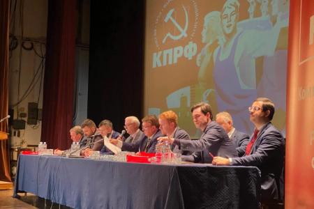 "Первичка - основа Компартии". В Москве КПРФ провела «День секретаря»