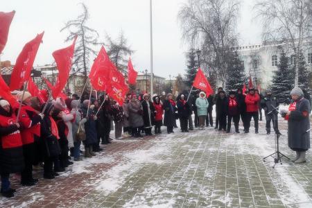 В центре Тюмени прошло яркое мероприятие, посвящённое 107-ой годовщине Великого Октября