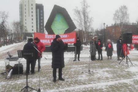 В центре Тюмени прошло яркое мероприятие, посвящённое 107-ой годовщине Великого Октября