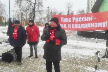 В центре Тюмени прошло яркое мероприятие, посвящённое 107-ой годовщине Великого Октября